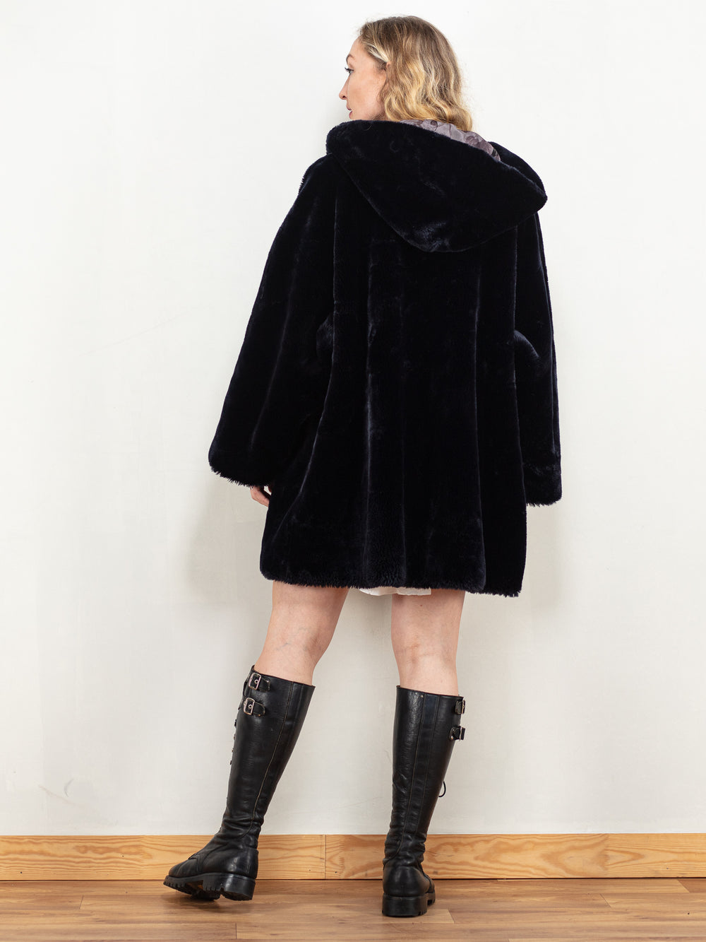 Vintage 90's Women Faux Fur Coat in Dark Blue - NorthernGrip