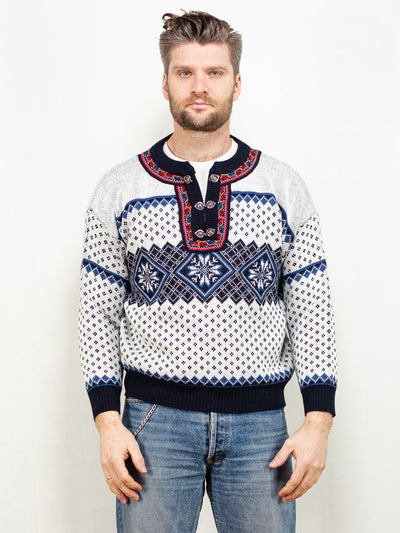 Norwegian Men Sweater 90's vintage men wool ski sweater warm winter patterned pullover sweater white blue knitted northern size medium M