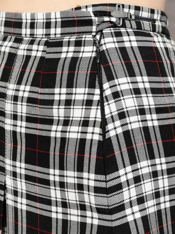 Black and white plaid skirt 90s style best sale