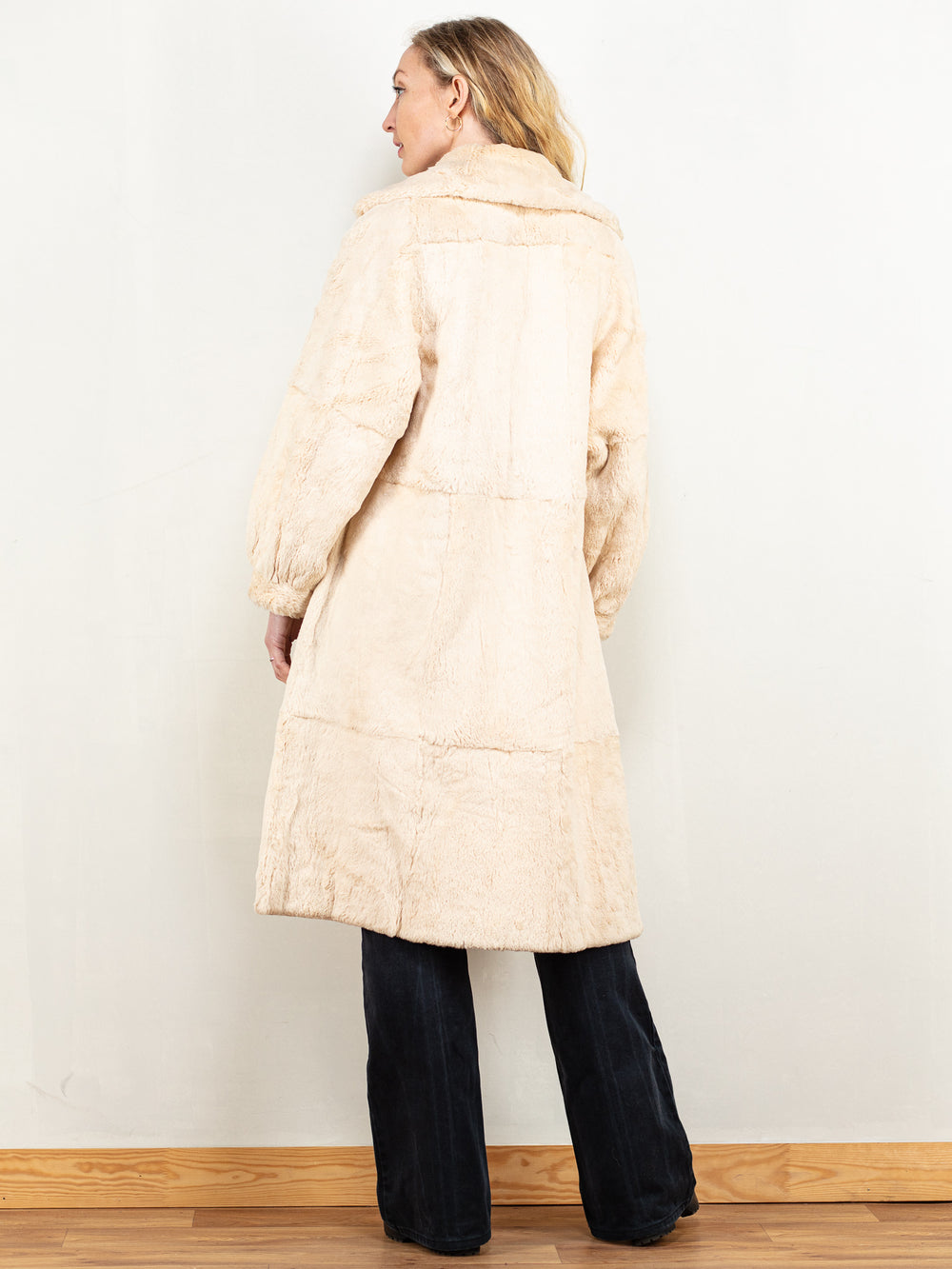 Vintage 70's Women Rabbit Fur Coat in Beige - NorthernGrip