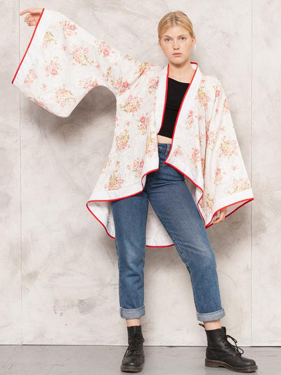 Vintage White Kimono Robe . Japanese Kimono Floral Print White Dressing Gown Open Front Duster Coat Long Jacket Oriantal Robe . size Small