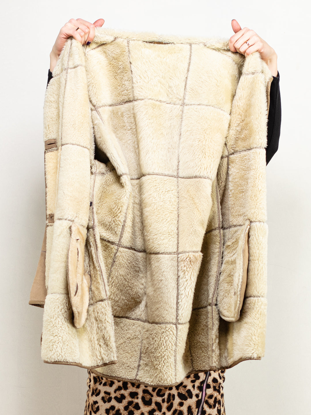 Vintage 90's Women Sheepskin Coat in Beige - NorthernGrip