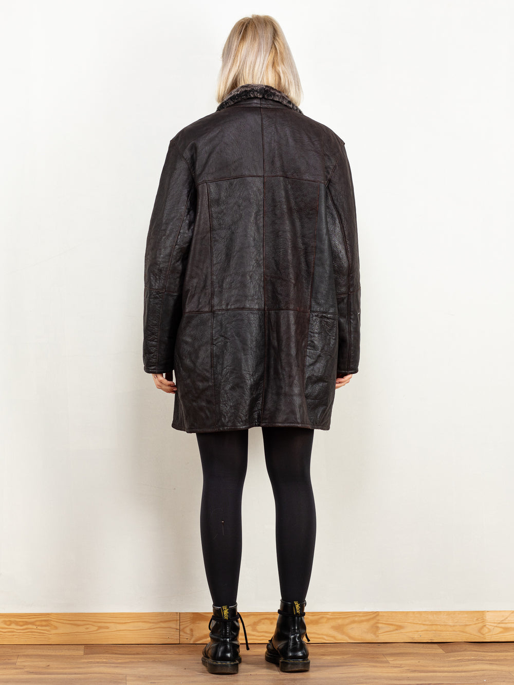 Vintage 90's Women Sheepskin Coat in Brown - NorthernGrip